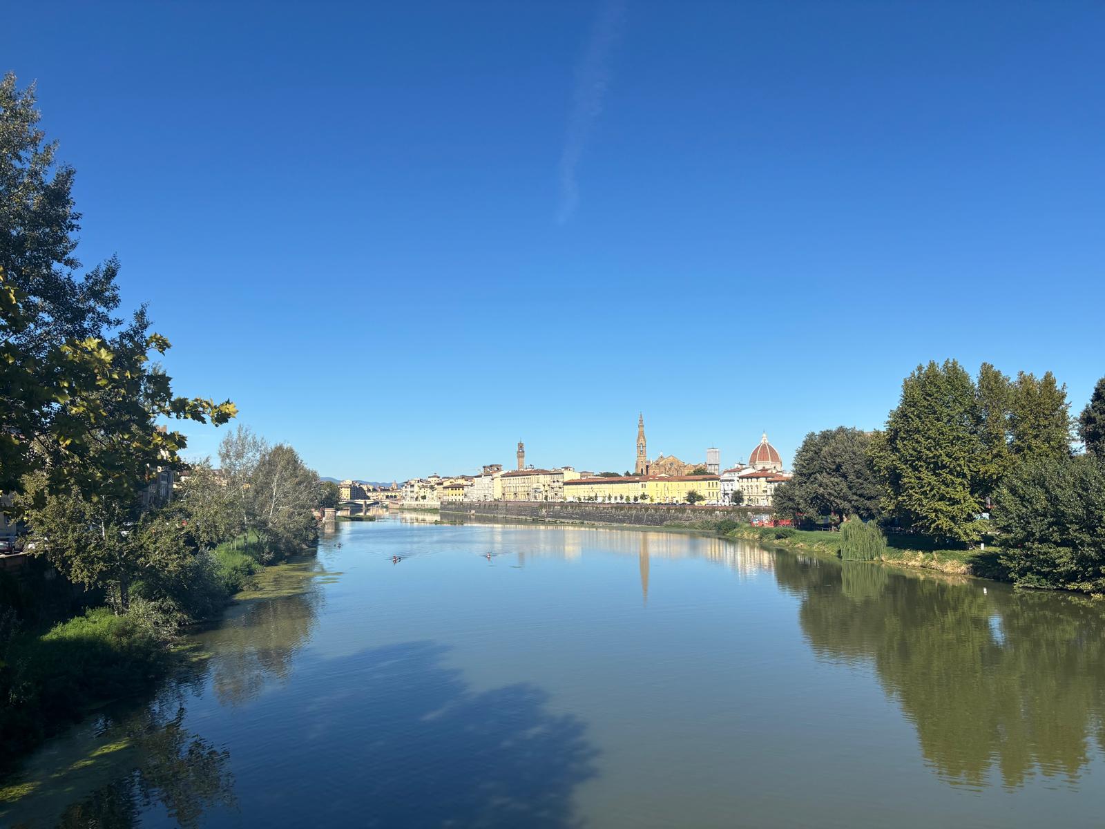 L'Arno e il centro di Firenze in una giornata limpida